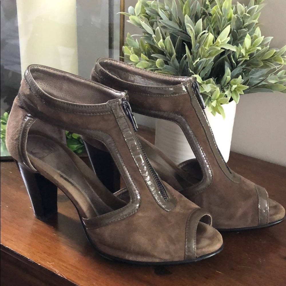 Suede Peep Toe Zip Up Shoes Fawn